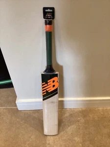 BATE DE CRICKET NEW BALANCE DC 580 2023 NUEVO TALLA SH GRADO 5 - Imagen 1 de 4