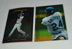 2002 BOWMAN CHROME & 1998 TOPPS - KEN GRIFFEY JR. OUTFIELD CINCINNATI REDS - Foto 1 di 3