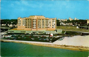 MIAMI BEACH, FLORIDA - MT. SINAI HOSPITAL ON THE OCEAN - VINTAGE POSTCARD - Picture 1 of 2
