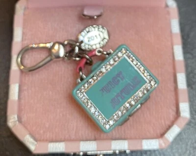 Juicy Couture 午餐盒小饰品开口带悬挂苹果,部分褪色 — 第 1/4 张图片