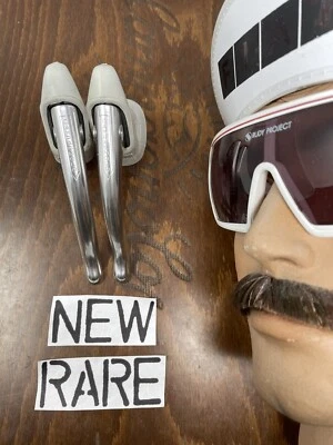 Palancas de freno vintage NOS Campagnolo Nuovo Record capós blancos RARO A Foto 1 de 4