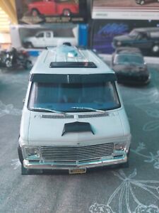 1:16 - 1:18 Highway61 Chevrolet G-Series 1974 Chevy Custom Van white