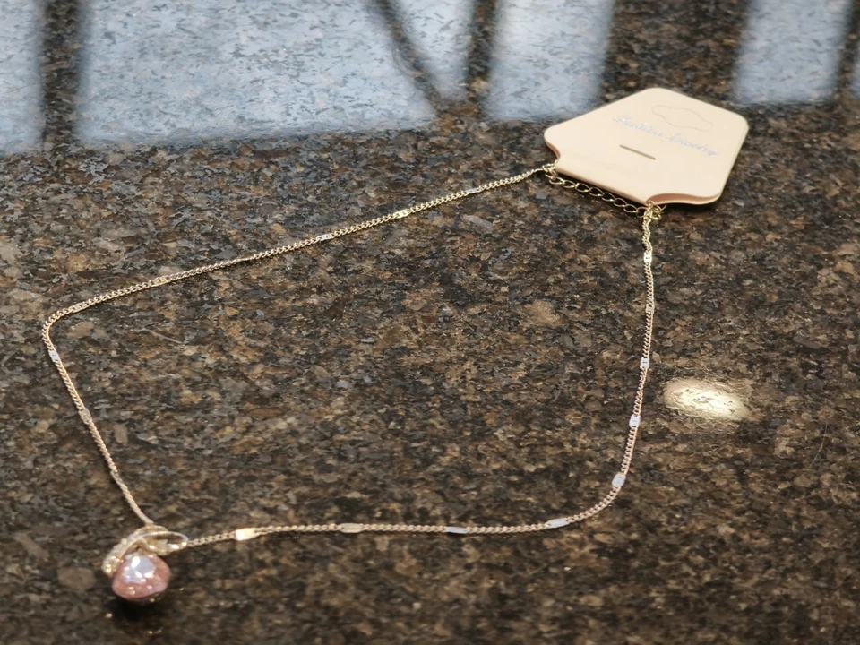 Schöne Goldene Damenhalskette/Anhänger Tropfenförmig In Rosa Und Strasssteinen - Bild 1 von 4