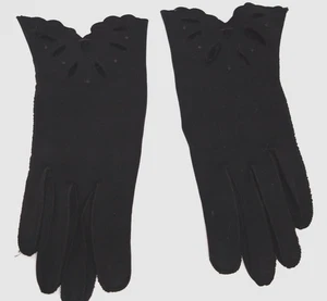 Black Vintage Scallop Cutout Wrist Formal Gloves - Picture 1 of 5