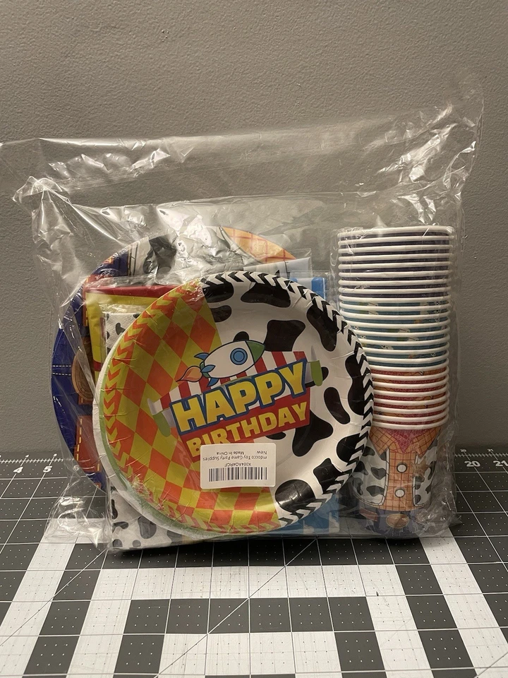 Toy Story Party Supply 24 Pieces Birthday Party Supplies Plates Napkins Cups Foto 1 de 4