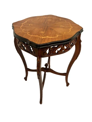 Antigua mesa cuadrada francesa soporte de entrada floral corte a mano incrustaciones y trabajo con trastes Foto 1 de 4