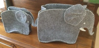 Pottery Barn Baby | Cambiador de almacenamiento | 2 elefantes de fieltro gris Foto 1 de 4