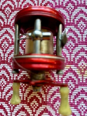 ABU AMBASSADEUR No 5000 RED BAITCASTING  FISHING REEL SWEDEN WITH LEATHER CASE - Image 1 of 4