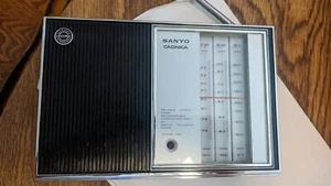 Vintage SANYO Cadnica  13F-B60  Tri-Band FM/SW/BC 13-Transister Radio - Works  - Picture 1 of 15