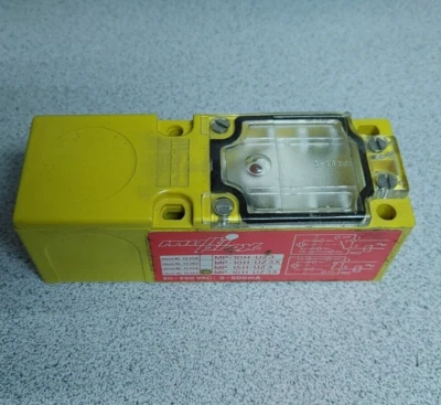 TURCK MULTIPROX MP-15H-UZ3X PROXIMITY SWITCH SENSOR NEW!! QUANTITY!! READ!! - Image 1 of 3