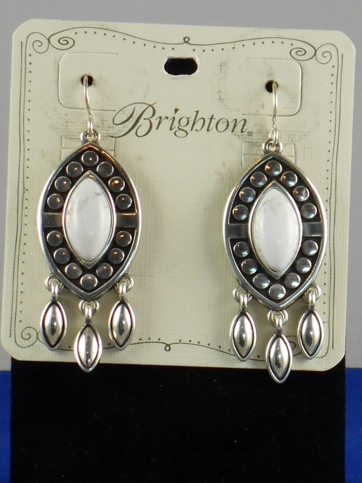 Brincos de gota Howlite brancos folheados a prata PEBBLE DOT DREAM Brighton JA9878 US$ 78 - Imagem 1 de 1