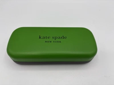 Estuche rectangular verde y negro Kate Spade con paño de limpieza de lunares Foto 1 de 3