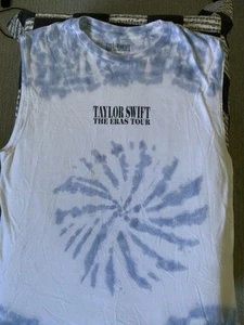 Taylor Swift The Eras Tour Tank Top - L blau weiß Strick Batik Grafikdruck - Bild 1 von 4