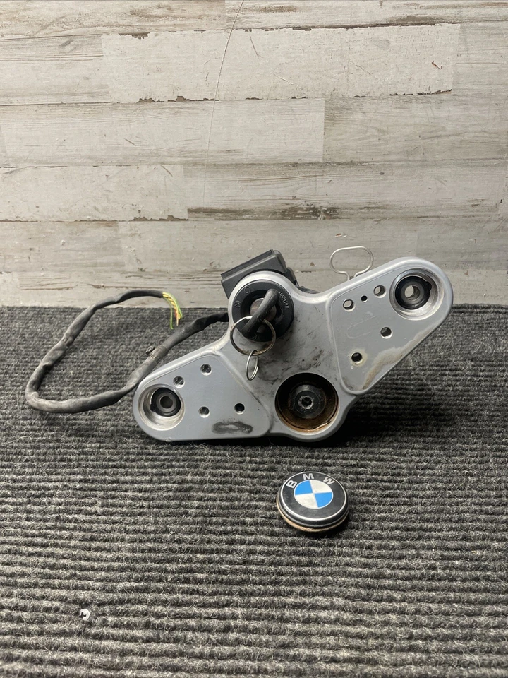 Placa de direção e ignição BMW R1200RT 2014 usadas (com chave) - Imagem 1 de 4