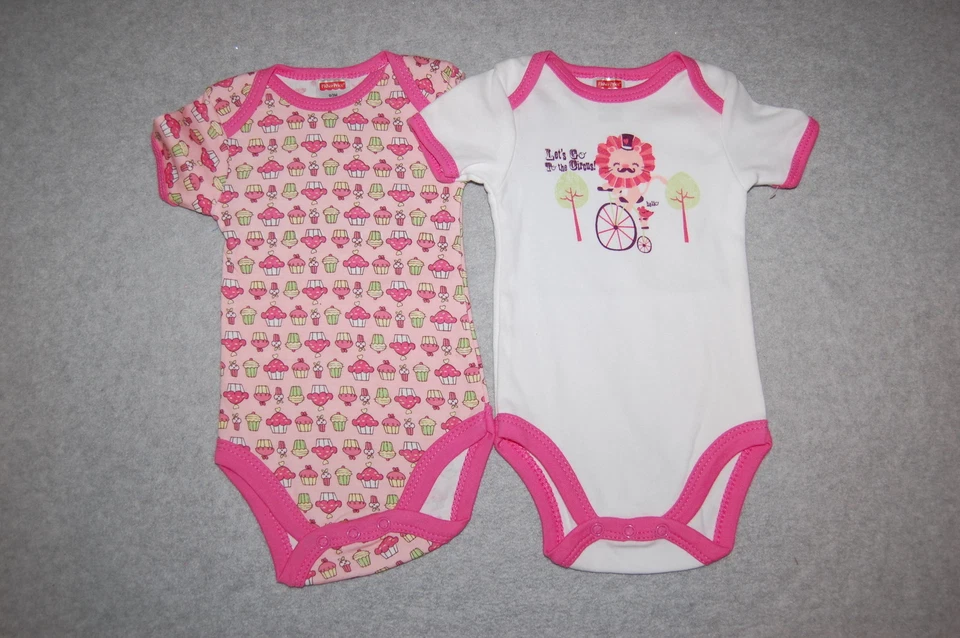 Lote de 2 camisetas body rosa CUPCAKES blancas LION 3-6 meses para niñas pequeñas BEBÉ Foto 1 de 1