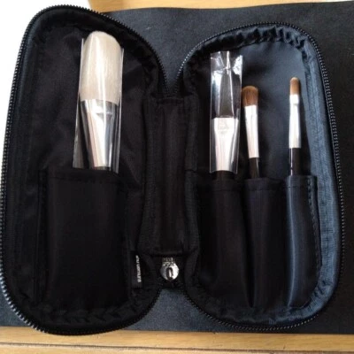 Shu Uemura Maquillaje Rostro Memura Ojos Labios Set con Bolsa Portátil Viaje NUEVO Foto 1 de 4