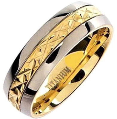 Alianza de boda anillo de titanio liso con acento grabado enchapado en oro, talla 13 Foto 1 de 4