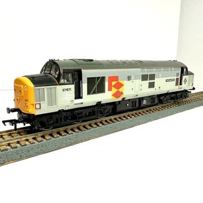 OO Scale Branch Line 32-380 Class 37/5 Diesel 37671 Railfreight Locomotive - Image 1 of 4