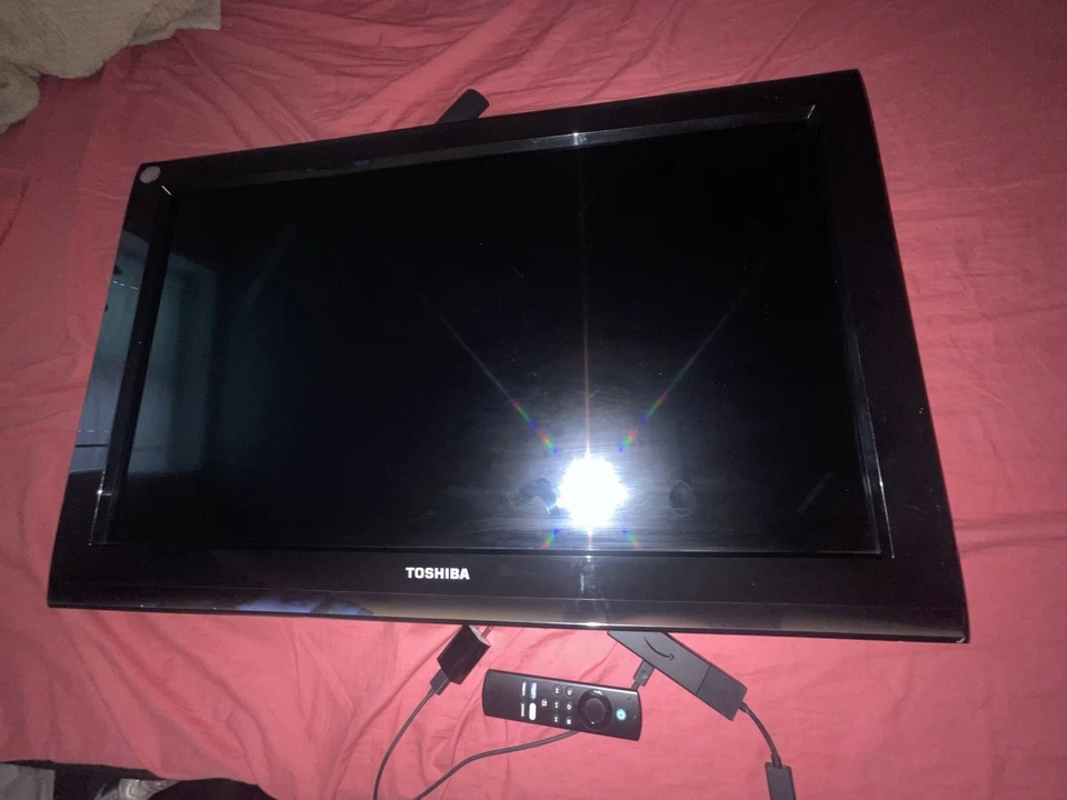 TV TOSHIBA 32 In(no Smart Solo Con Fire Stick Incluido,Con Controles Y Baterías  - Image 1 of 1