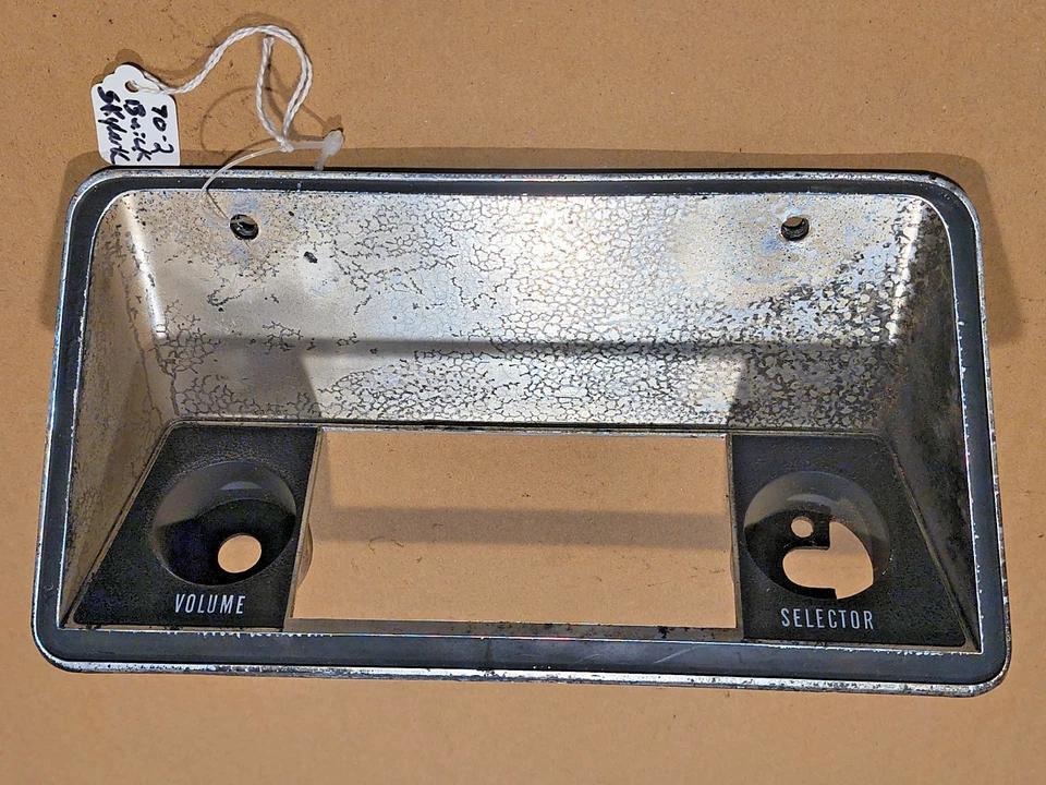 Bisel de radio Buick Skylark 1970 1971 1972 Foto 1 de 1