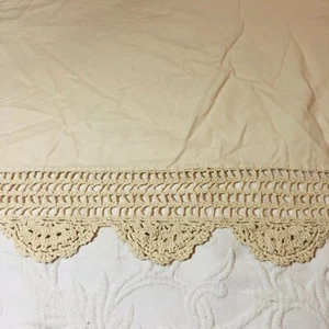 Vintage Off White Full Bedskirt with 3" Crochet Lace ~ 11" Drop w/ Split Corners - Picture 1 of 12
