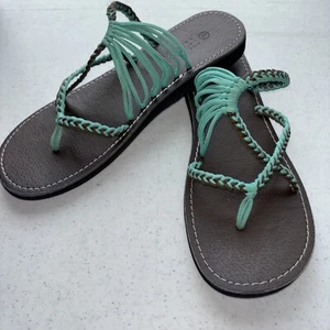 Plaka Women’s “Oceanside” Hand-woven Sandals Turquoise & Brown Size 9 New - Picture 1 of 7