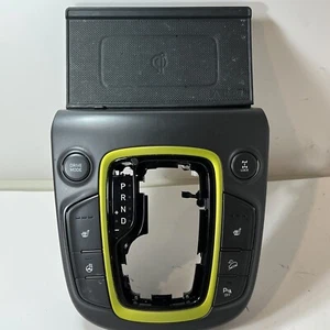CONSOLE AVANT HYUNDAI KONA 2018 CHARGEUR SANS FIL 95560-J9000 OEM - Photo 1 sur 10