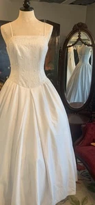 NWT $900 Sample Display Item Bridal Wedding Gown - Size 10 - Picture 1 of 13