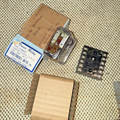Struthers Dunn 219BBXP Relay with Socket - Image 1 of 4