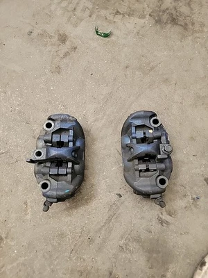 Par de pinzas de freno delanteras Kawasaki Z1000 ZR1000 D 2010  Foto 1 de 4