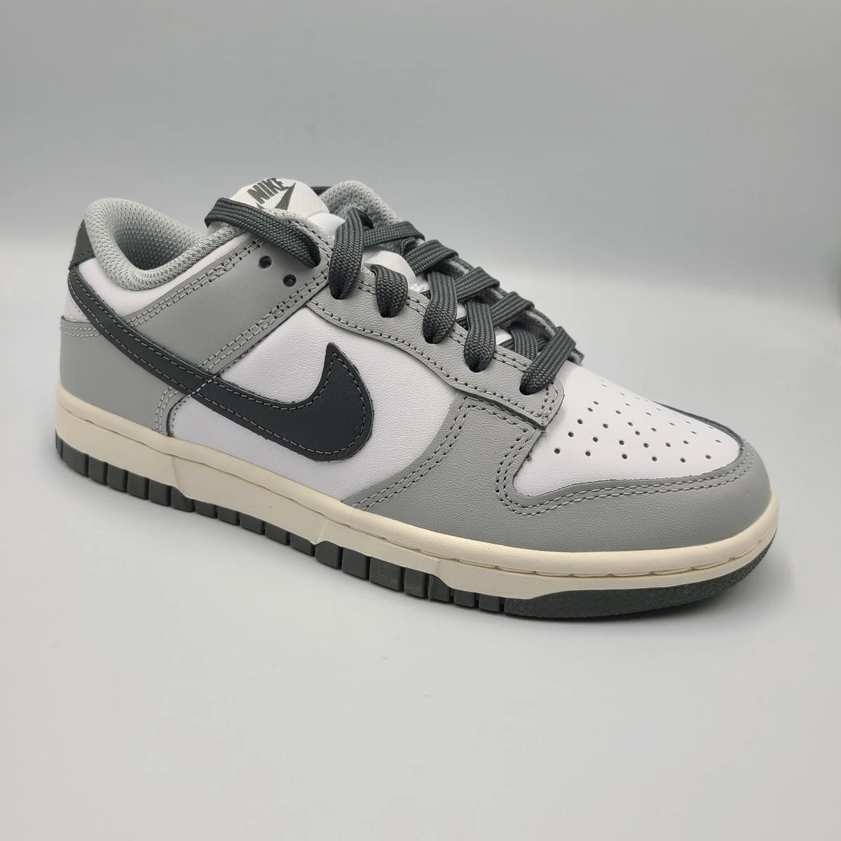 NIKE Dunk Low ホワイト/グレー 新品 Nike Dunk Low Next Nature White Smokey Grey DD1873-113