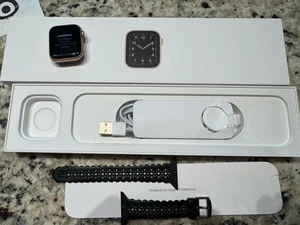 Apple Watch SE 40mm Gold Aluminum Case Black Designer Band GPS - All Original - Photo 1 sur 16