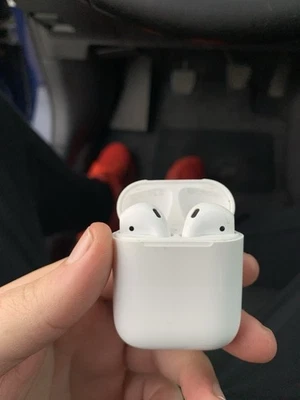 Apple AirPods 1. Generation - Bild 1 von 3