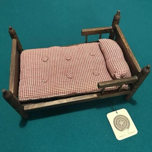 Boyds Collection LTD Miniatur Puppenbett Holz mit Matratze & Kissen 1990er Vintage - Bild 1 von 7