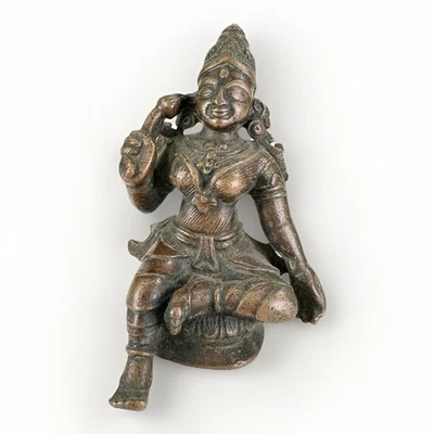 Antiguo Parvati sentado de bronce 17C nepalí del sur de la India? Krishna? Figura estatua Foto 1 de 4