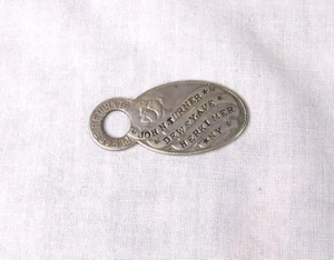 c1900 ANTIGUO RELOJ DE BOLSILLO HERKIMER NY BULLDOG ETIQUETA PERRO LLAVE LLAVERO - Imagen 1 de 2