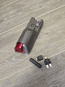 UP24 Ein Aus Netzschalter Abdeckung & Schalter Teil ORIGINAL Dyson Light Ball Staubsauger - Bild 1 von 3