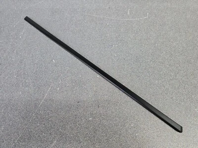 VERY NICE USED ORIGINAL GENUINE PORSCHE 928 BLACK DRIVERS SIDE WINDSHIELD TRIM — 第 1/4 张图片