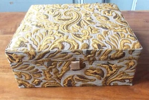 BOITE COFFRET A BIJOUX EN BROCART  EXCEPTIONNEL FETE DES MERES - Foto 1 di 8