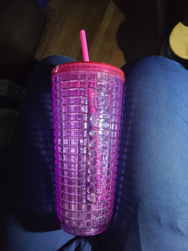 Vaso Dunkin Donuts Logo Texturizado 24 OZ Rosa Top Morado Verano 2022. Con Pajita Foto 1 de 1