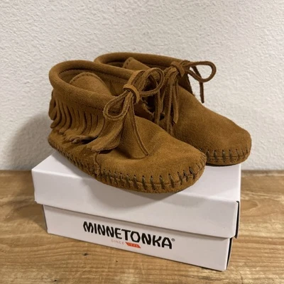 Minnetonka Infants Fringe Bootie Size 6 Brown - Brand New Moccasin Fall - Image 1 of 4