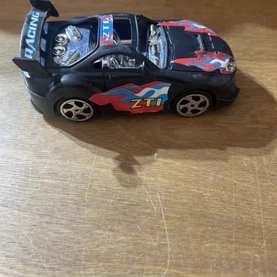 Antigo ZTI Pullback mini carro de brinquedo de plástico escala 1:52 ou 1:64 funcionando, mas solto - Imagem 1 de 4