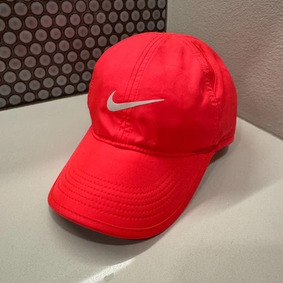 Gorra Nike para mujer rosa pluma ligera viento trasero Dri-Fit ajustable exterior Foto 1 de 4