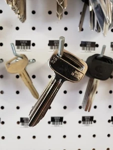TR47 Blank metal key for old Toyota, Pre cut to your code. Send before purchase - Foto 1 di 1