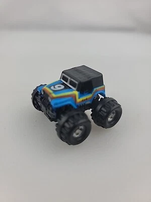 Micro máquinas Galoob azul/negro #9 Jeep 4 x 4 Monster Truck Foto 1 de 4
