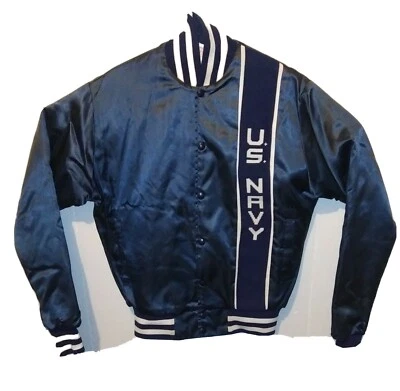 Chaquetas de café USS Saratoga CV 60 para hombre pequeñas años 80 US Navy acolchadas azules satinadas EE. UU. Foto 1 de 4