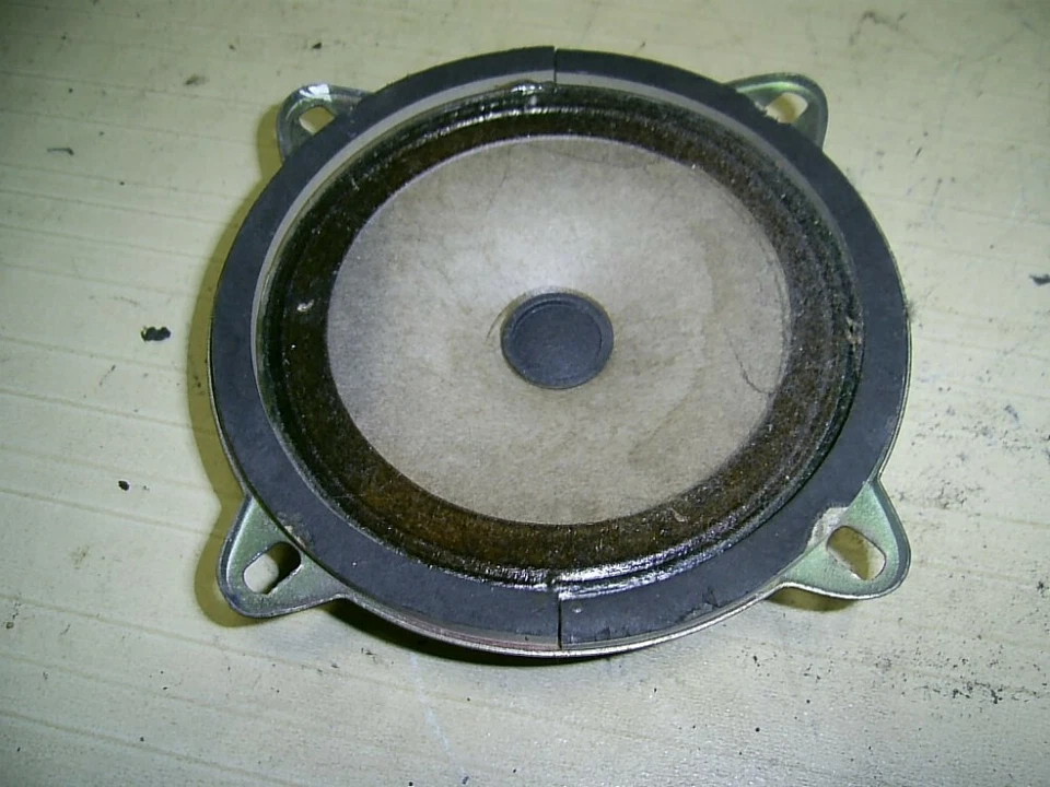 Altavoz delantero izquierdo o derecho fiat uno mk1 45 s, 1.0 146 a Foto 1 de 1