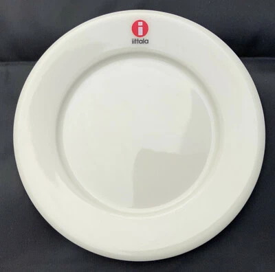 Soucoupe en porcelaine Iittala Ego 118 mm - 4,64 pouces. White. Discontinued. - Photo 1/4