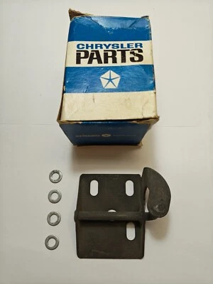 Dodge Truck D400 D500 D600 1961-1968 capó pestillo bloqueo placa golpeadora 2298745 nuevo de Lote Antiguo Foto 1 de 4