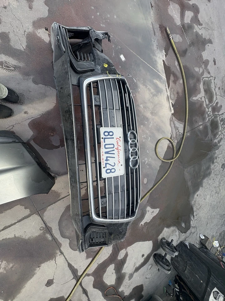 2018–2020 Audi Q5 Front Bumper Assembly with Grille – OEM SMALL CRACK(see image) - Image 1 of 1